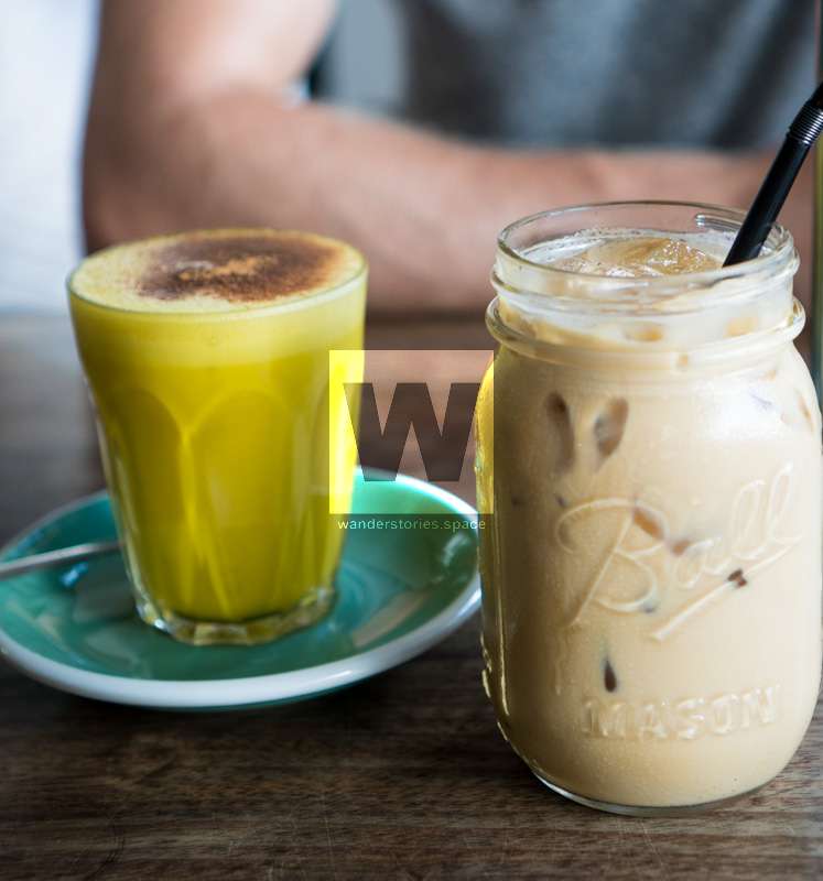Turmeric latte and ice latte